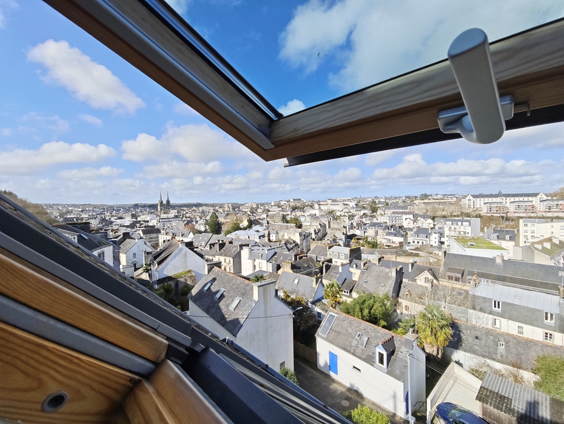 Quimper.”Coup de Coeur” pour Maison Cosy, 2 Chambres & Terrasse à la Vue Dégagée.