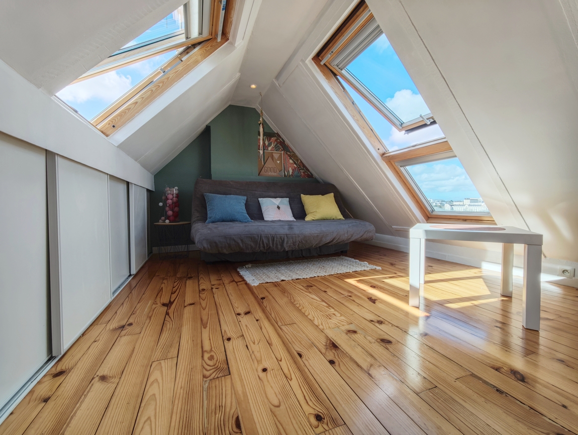 Quimper.”Coup de Coeur” pour Maison Cosy, 2 Chambres & Terrasse à la Vue Dégagée.