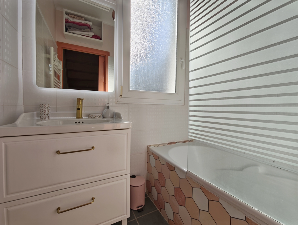 Quimper.”Coup de Coeur” pour Maison Cosy, 2 Chambres & Terrasse à la Vue Dégagée.