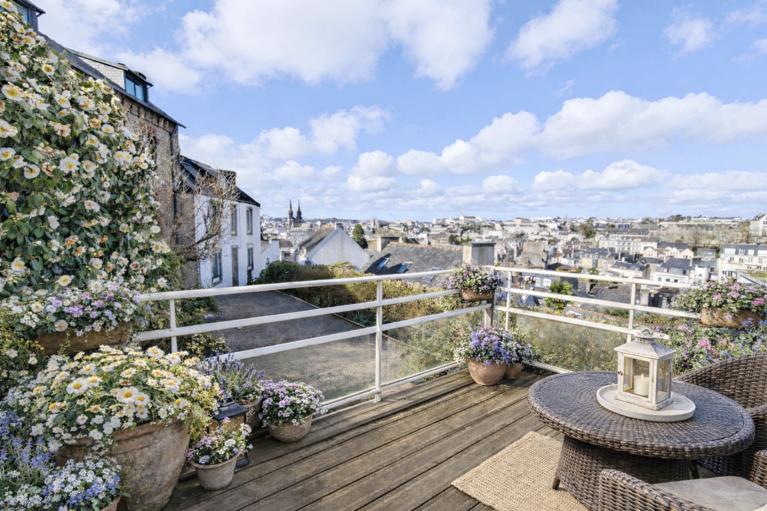 Quimper.”Coup de Coeur” pour Maison Cosy, 2 Chambres & Terrasse à la Vue Dégagée.