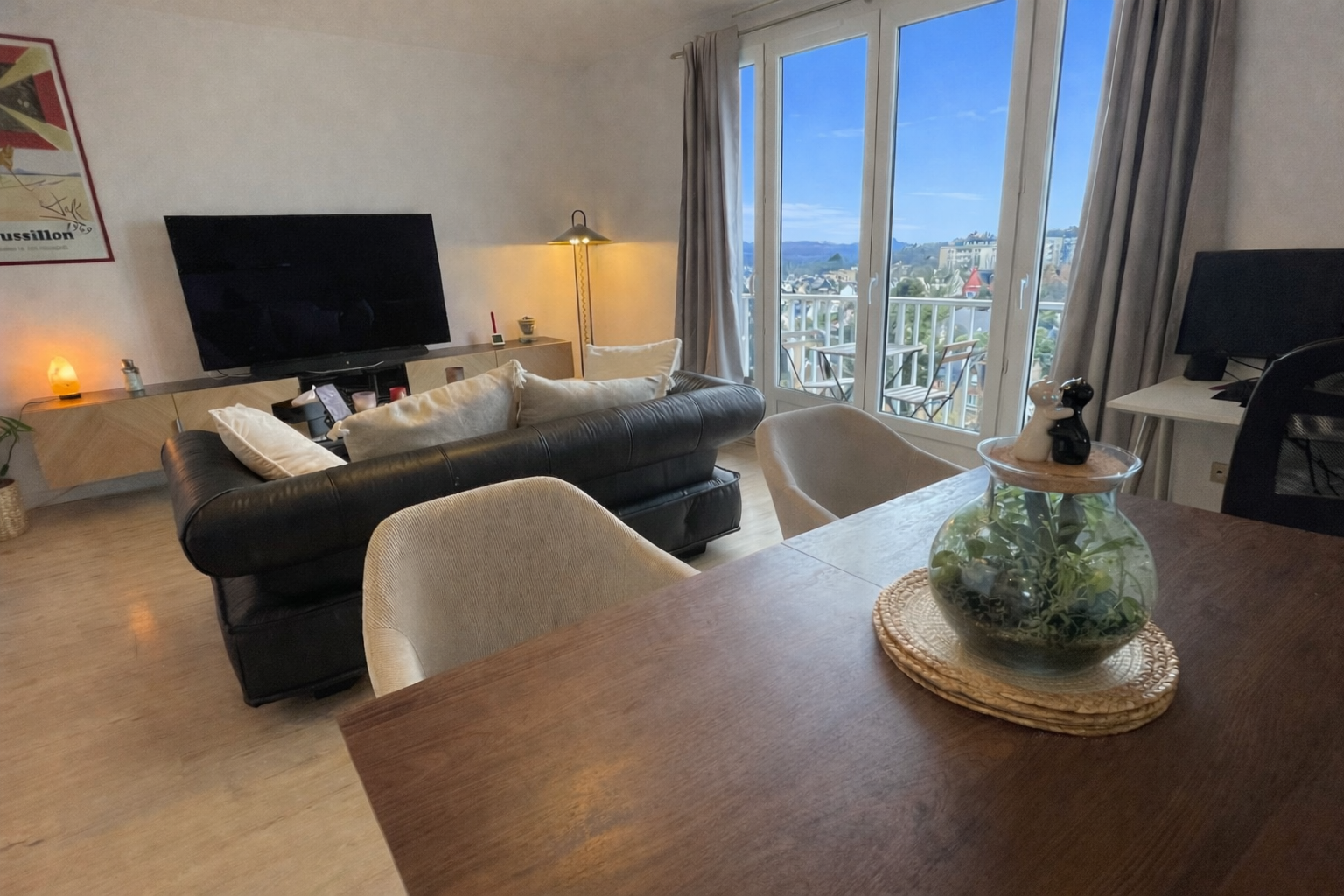 Exclusivité Agence , Kerfeunteun , Vue imprenable Pour L’impeccable T3 Avec Balcon & Parking