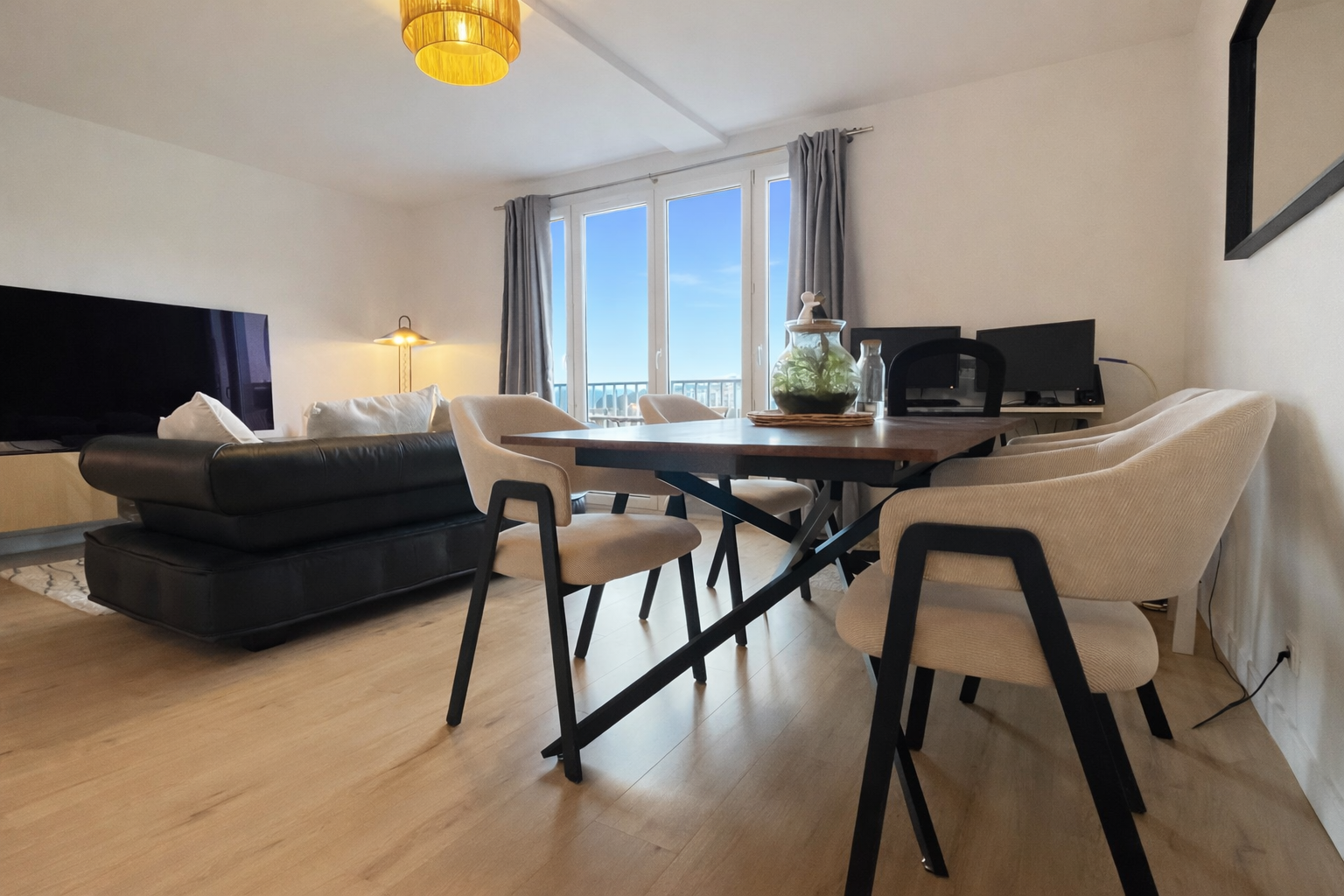 Exclusivité Agence , Kerfeunteun , Vue imprenable Pour L’impeccable T3 Avec Balcon & Parking
