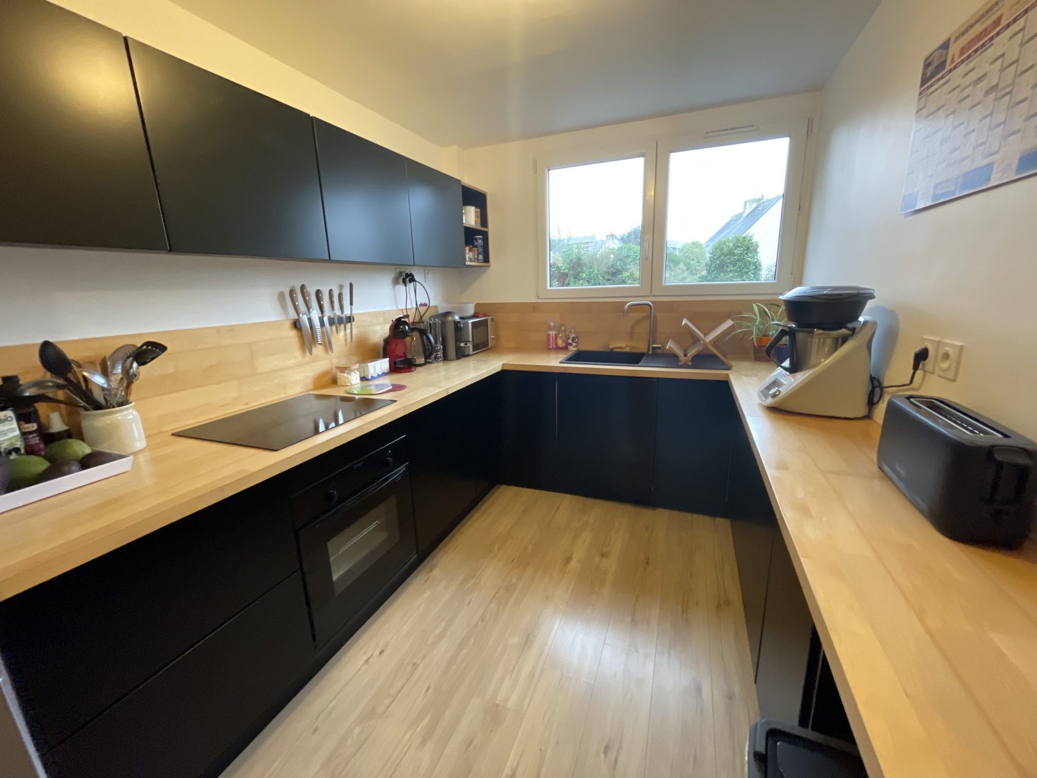 Exclusivité Agence , Kerfeunteun , Vue imprenable Pour L’impeccable T3 Avec Balcon & Parking