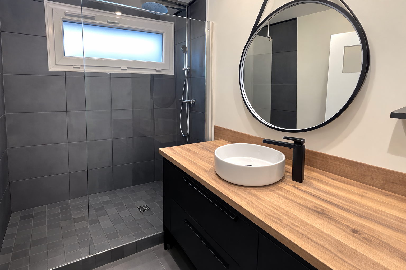 Exclusivité Agence , Kerfeunteun , Vue imprenable Pour L’impeccable T3 Avec Balcon & Parking