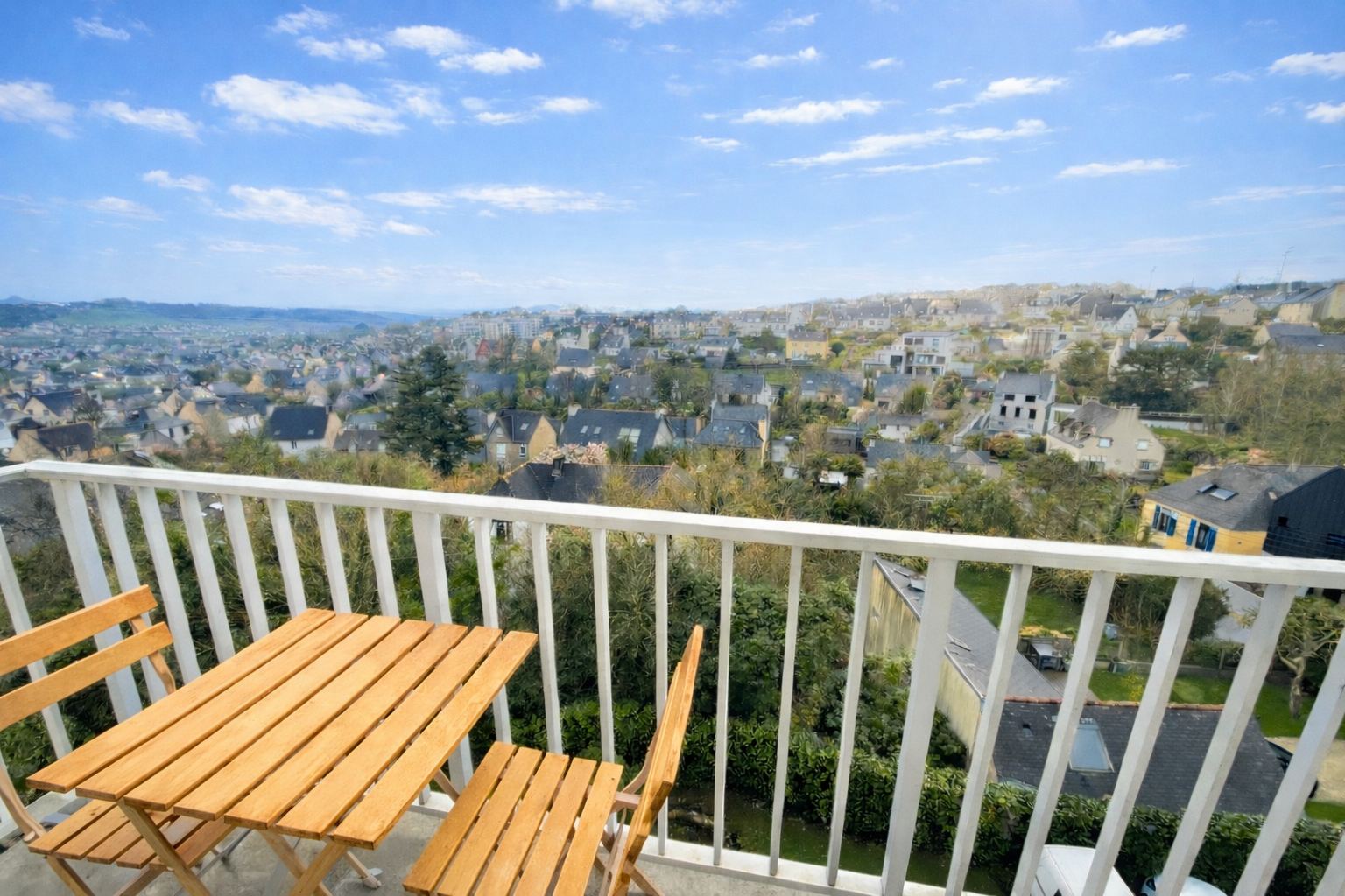 Exclusivité Agence , Kerfeunteun , Vue imprenable Pour L’impeccable T3 Avec Balcon & Parking