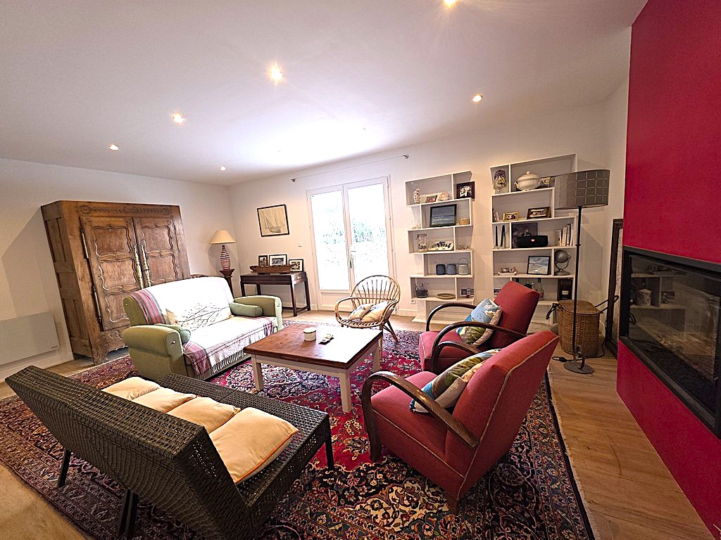 Sainte Marine- La Maison Familiale (5 chambres) Avec Terrasse & Jardin 1000 m² , Proche des Plages et du Port .