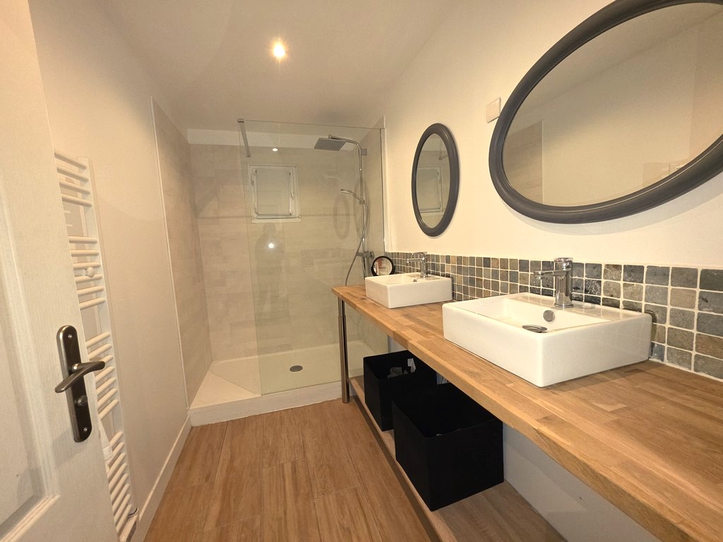 Sainte Marine- La Maison Familiale (5 chambres) Avec Terrasse & Jardin 1000 m² , Proche des Plages et du Port .