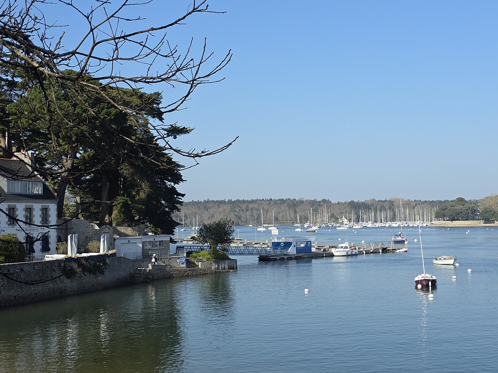 Sainte Marine- La Maison Familiale (5 chambres) Avec Terrasse & Jardin 1000 m² , Proche des Plages et du Port .
