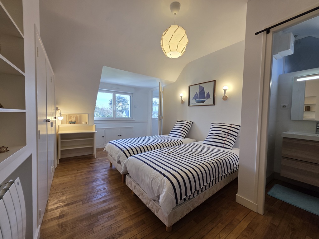 L’île Tudy, La Plage à pied, en fond d’impasse, Belle Maison de Vacances de 4 chambres avec Jardin Clos