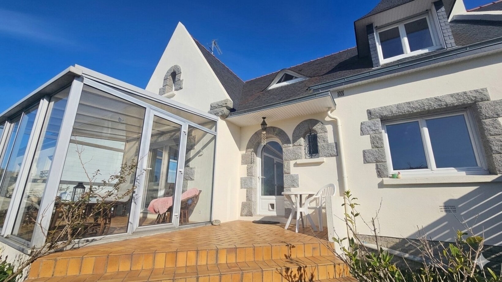 CONCARNEAU – L’Intemporelle Maison Familiale de 126 m² Avec Jardin Arboré, Proche Mer, Commerces & Ecoles