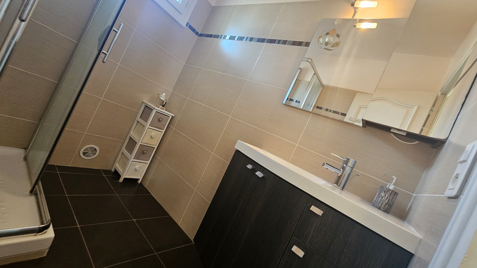 CONCARNEAU – L’Intemporelle Maison Familiale de 126 m² Avec Jardin Arboré, Proche Mer, Commerces & Ecoles