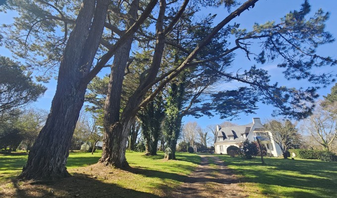 Tregunc – Propriété de Caractère de 226 m² Sur Son Parc Arboré de 1,3 hectares à 2 km Des Plages