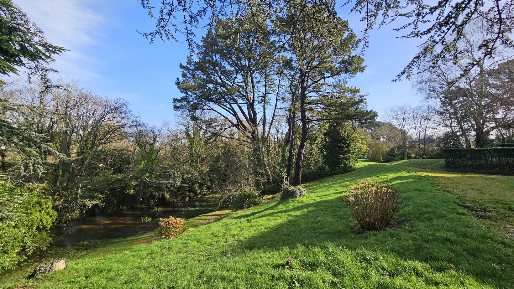 Tregunc – Propriété de Caractère de 226 m² Sur Son Parc Arboré de 1,3 hectares à 2 km Des Plages