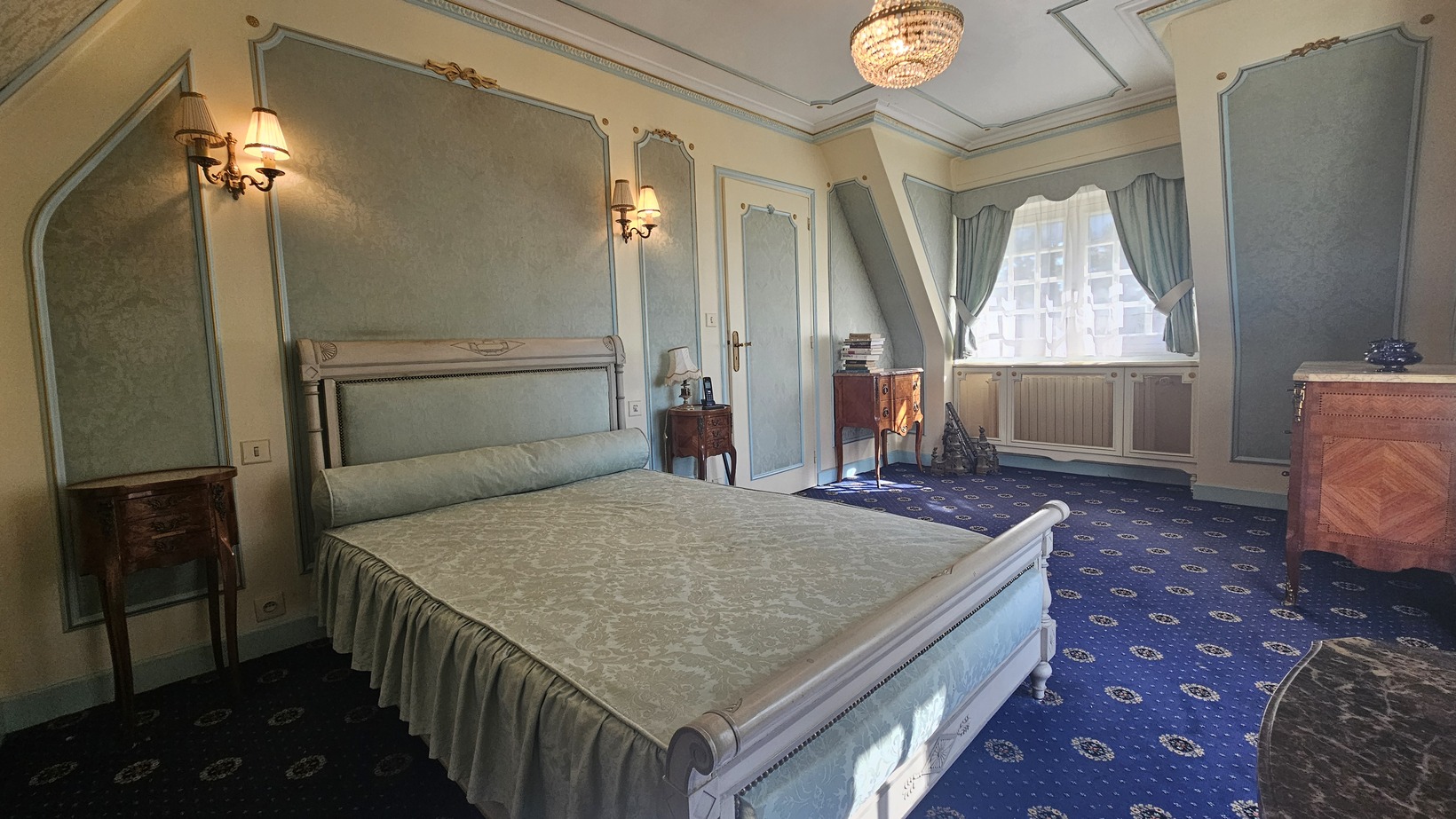 Tregunc – Propriété de Caractère de 226 m² Sur Son Parc Arboré de 1,3 hectares à 2 km Des Plages