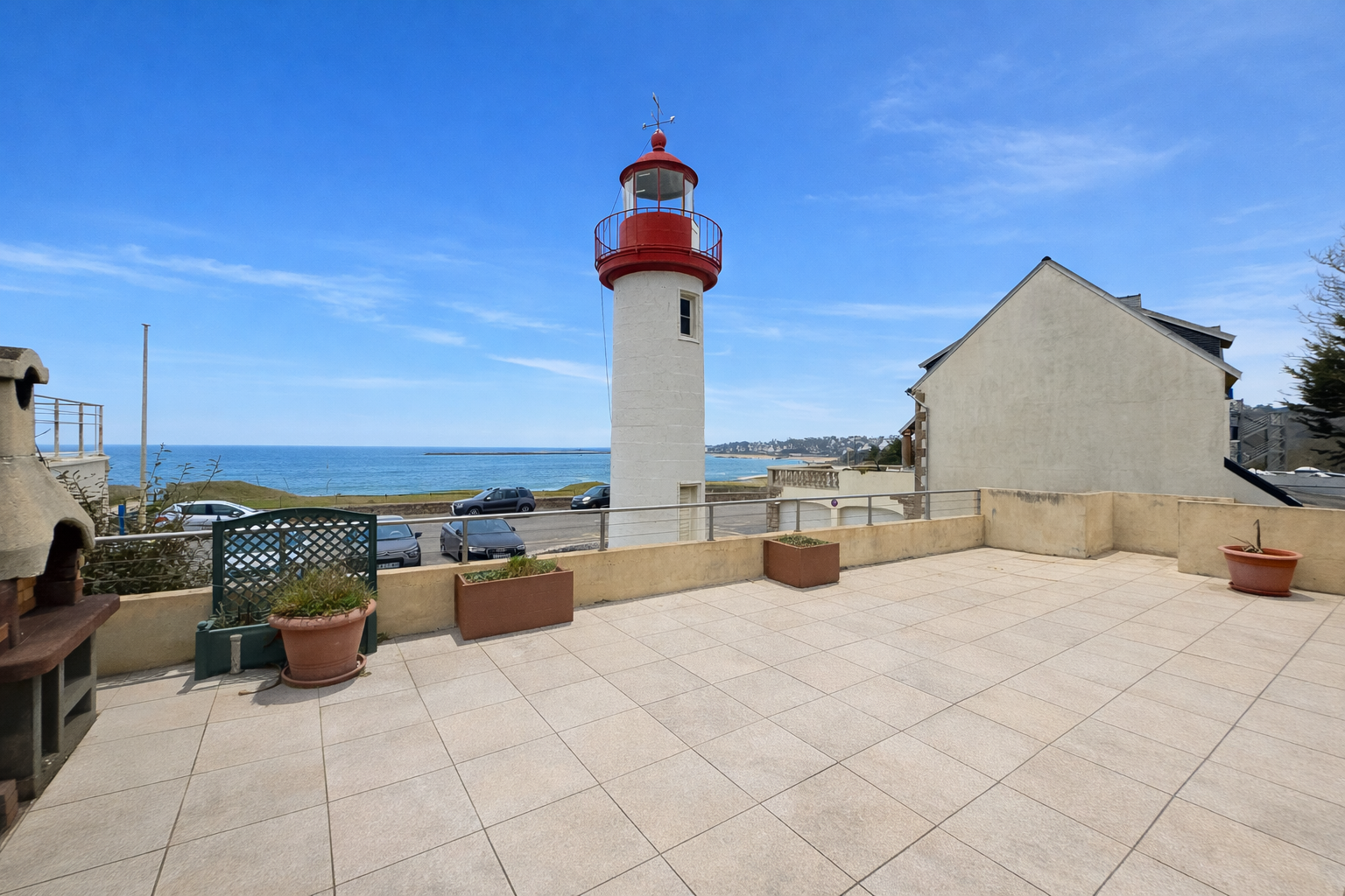 Audierne – Face à l’Océan Maison de 170 m² Située sur la Plage avec Terrasse Garage & Jardin