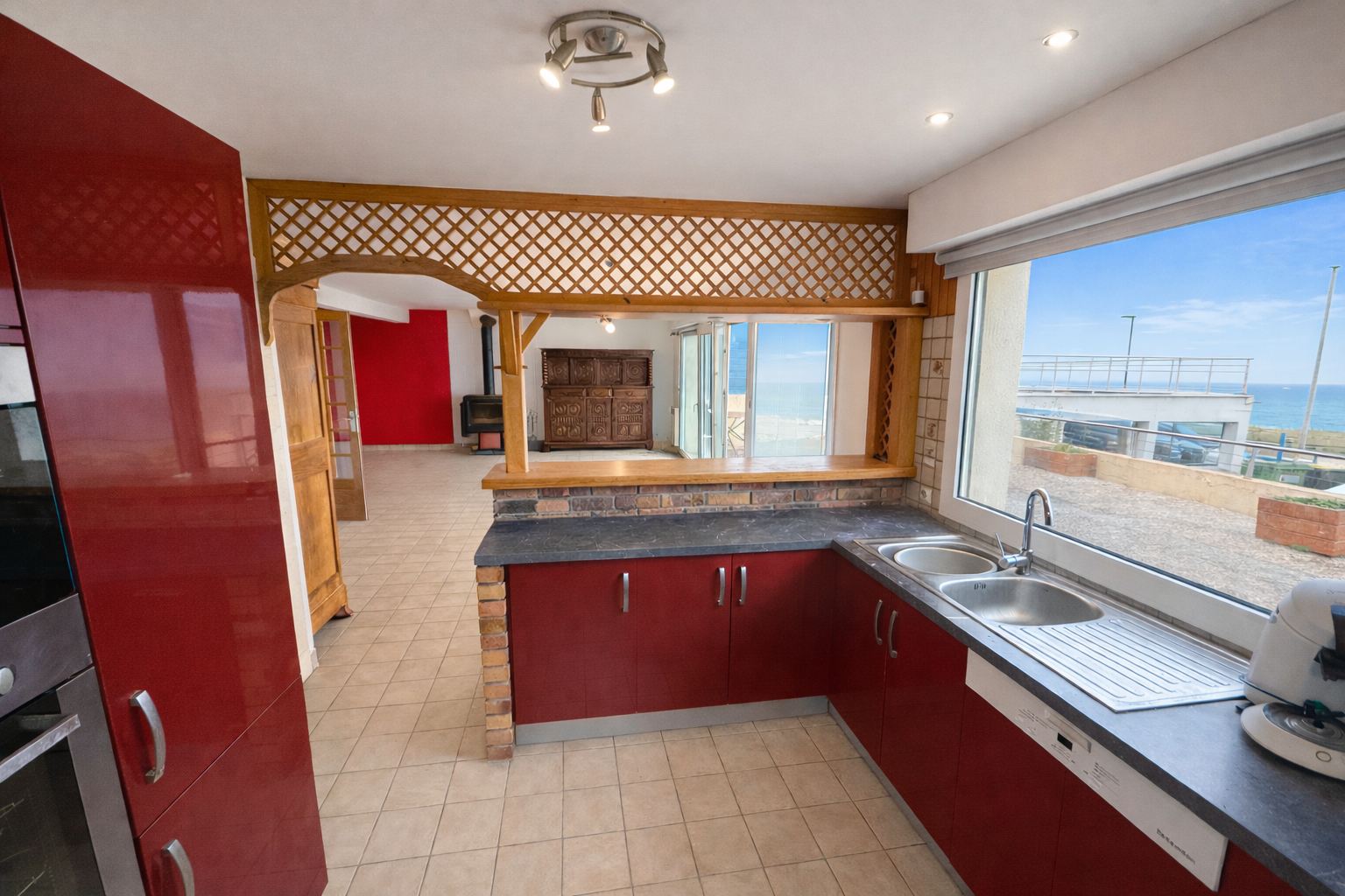 Audierne – Face à l’Océan Maison de 170 m² Située sur la Plage avec Terrasse Garage & Jardin