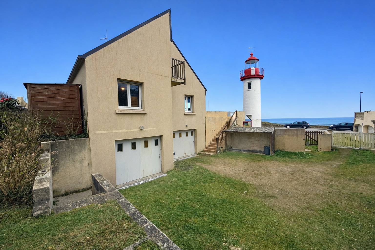 Audierne – Face à l’Océan Maison de 170 m² Située sur la Plage avec Terrasse Garage & Jardin