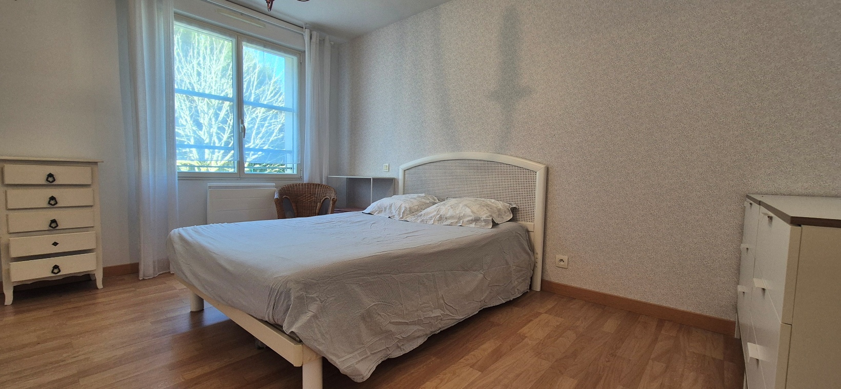 Quimper Centre Ville – L’Appartement avec Terrasse & 3 Chambres – Garage & Parking