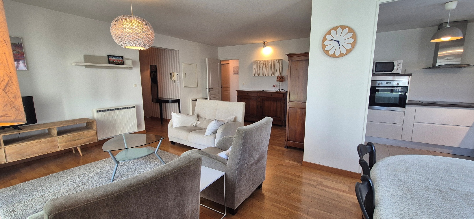 Quimper Centre Ville – L’Appartement avec Terrasse & 3 Chambres – Garage & Parking