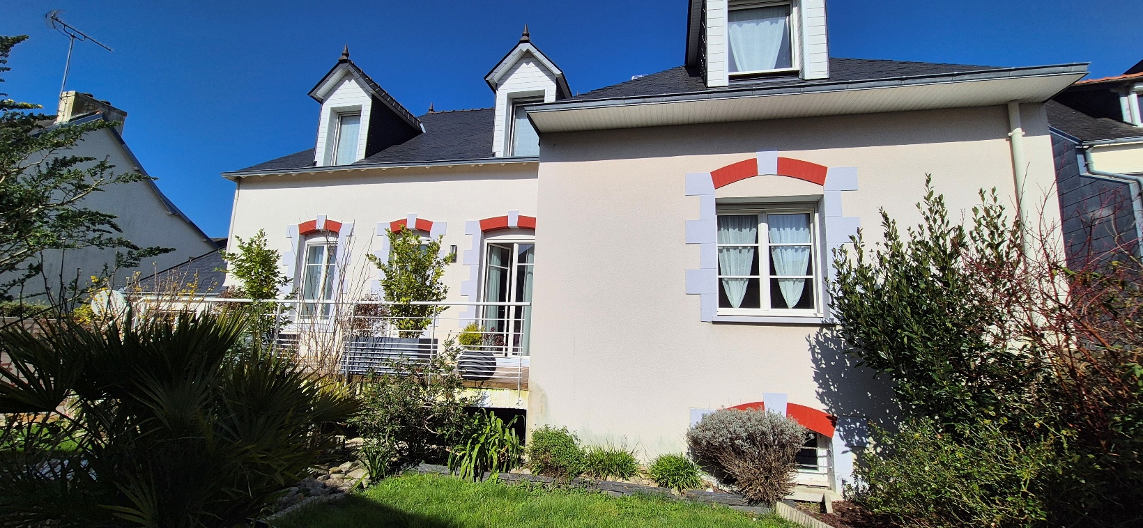 Fouesnant Centre-Ville Chaleureuse Maison des Années 1930 Rénovée avec Elégance