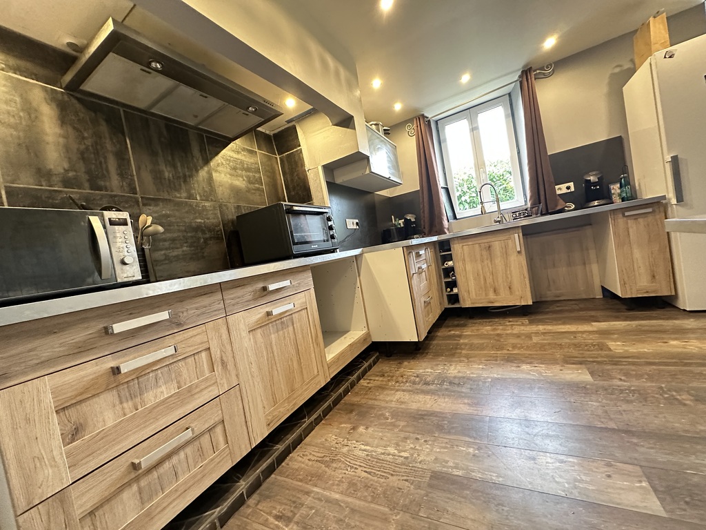 Querrien, Maison familiale de 110m² offrant une vie de Plain-Pied, Le tout sur un terrain de 1450 m².