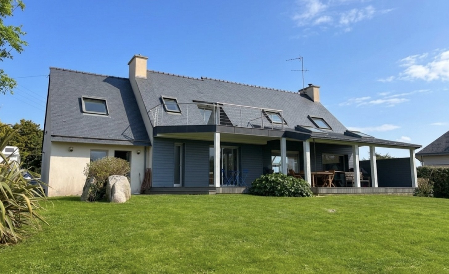Tregunc, Elégante Maison Familiale Aux Volumes Généreux, Entre Terre & Mer Avec Jardin Paysager de 3200 m²