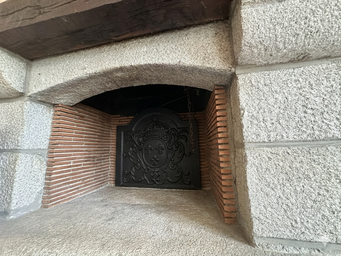 Au Coeur du Centre-Ville de Clohars-Carnoët, Ensemble Immobilier de 375 m² – Idéal Investisseur!