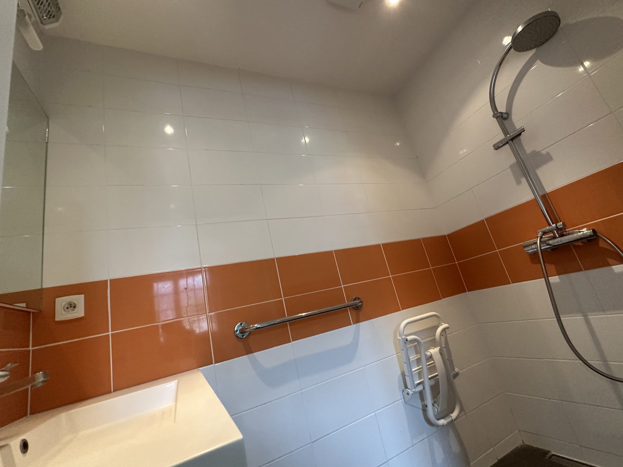 Au Coeur du Centre-Ville de Clohars-Carnoët, Ensemble Immobilier de 375 m² – Idéal Investisseur!