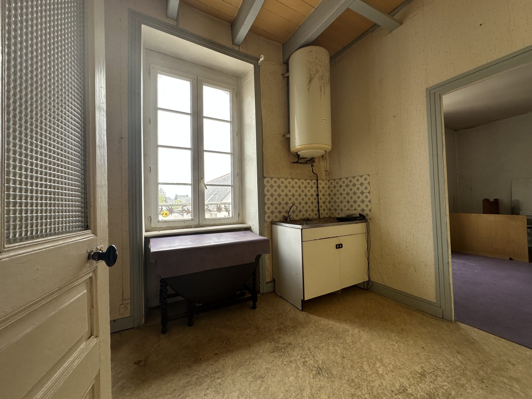 Au Coeur du Centre-Ville de Clohars-Carnoët, Ensemble Immobilier de 375 m² – Idéal Investisseur!