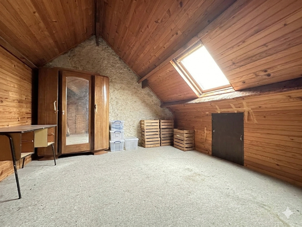 Lorient, Authentique Maison 1930 avec Jardin. Proche des Commerces et Ecoles ! A SAISIR !