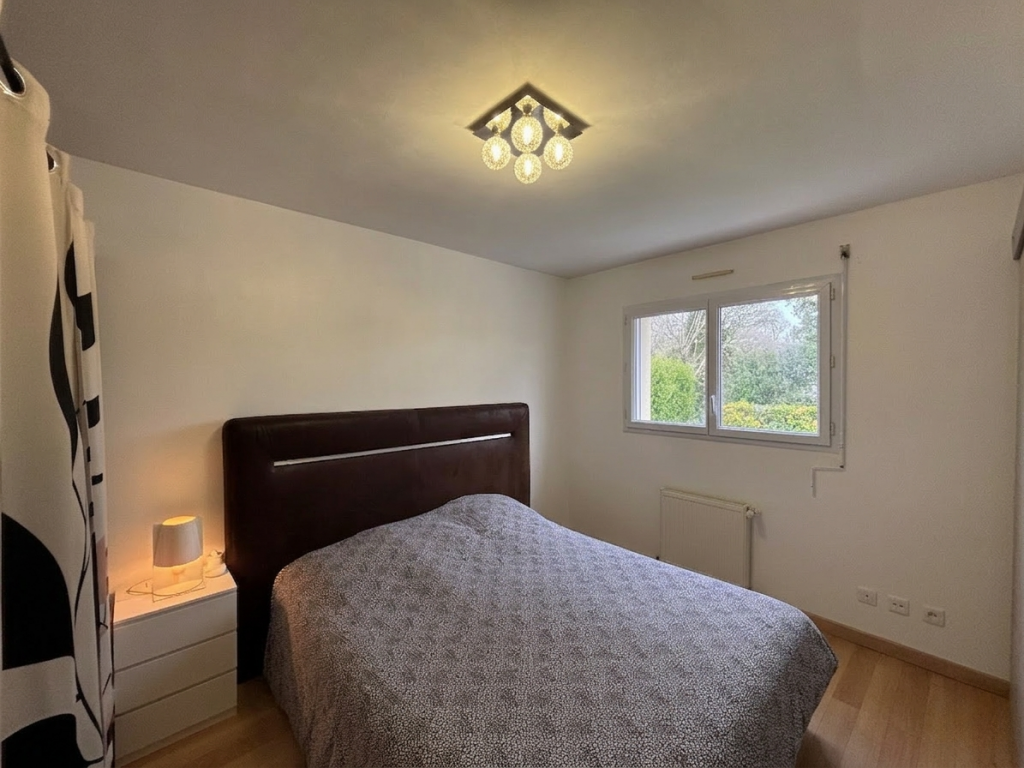 Quimper Sud – L’intemporelle Contemporaine de 2001, 4 Chambres, Sous-Sol & Jardin Arboré