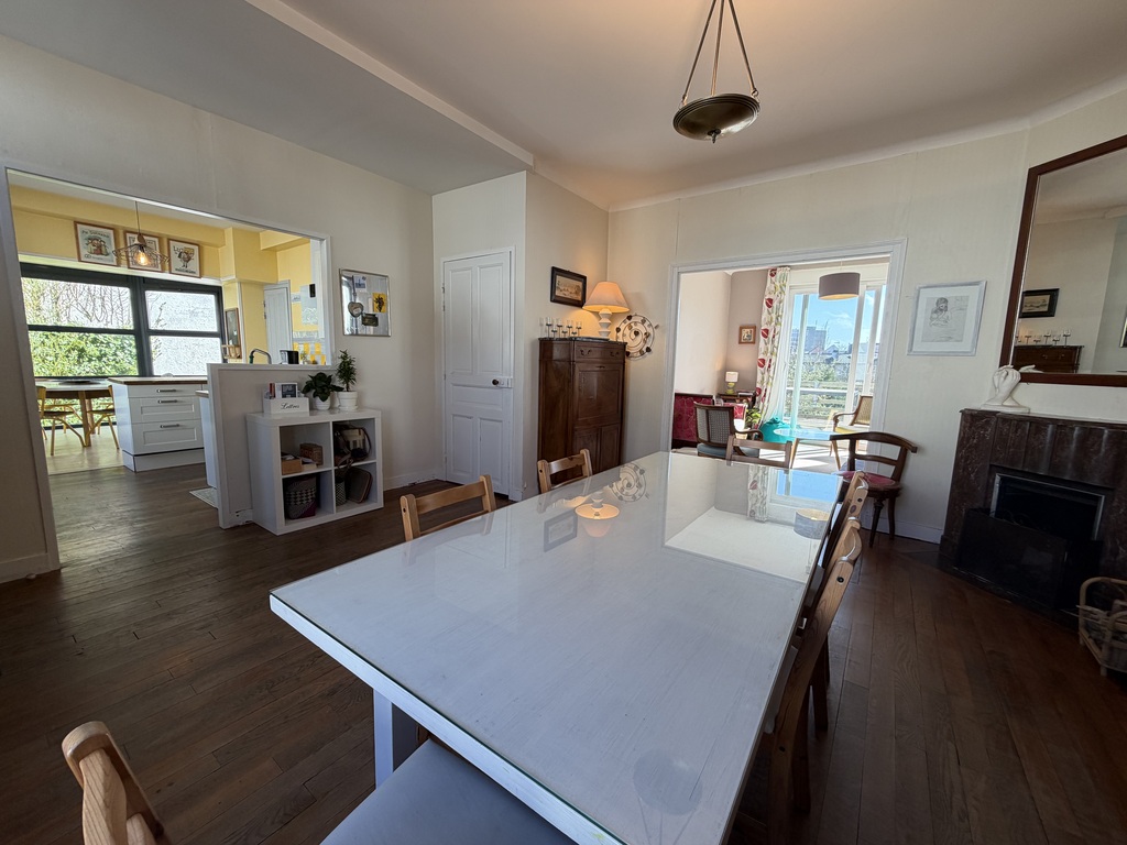 Quimper centre ville – Généreuse Maison des Années 1950 à l’étendue Géométrique avec Jardin