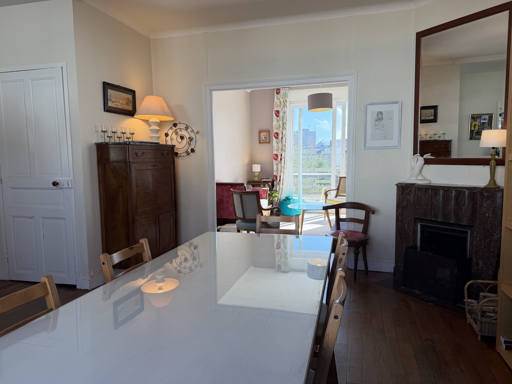 Quimper centre ville – Généreuse Maison des Années 1950 à l’étendue Géométrique avec Jardin