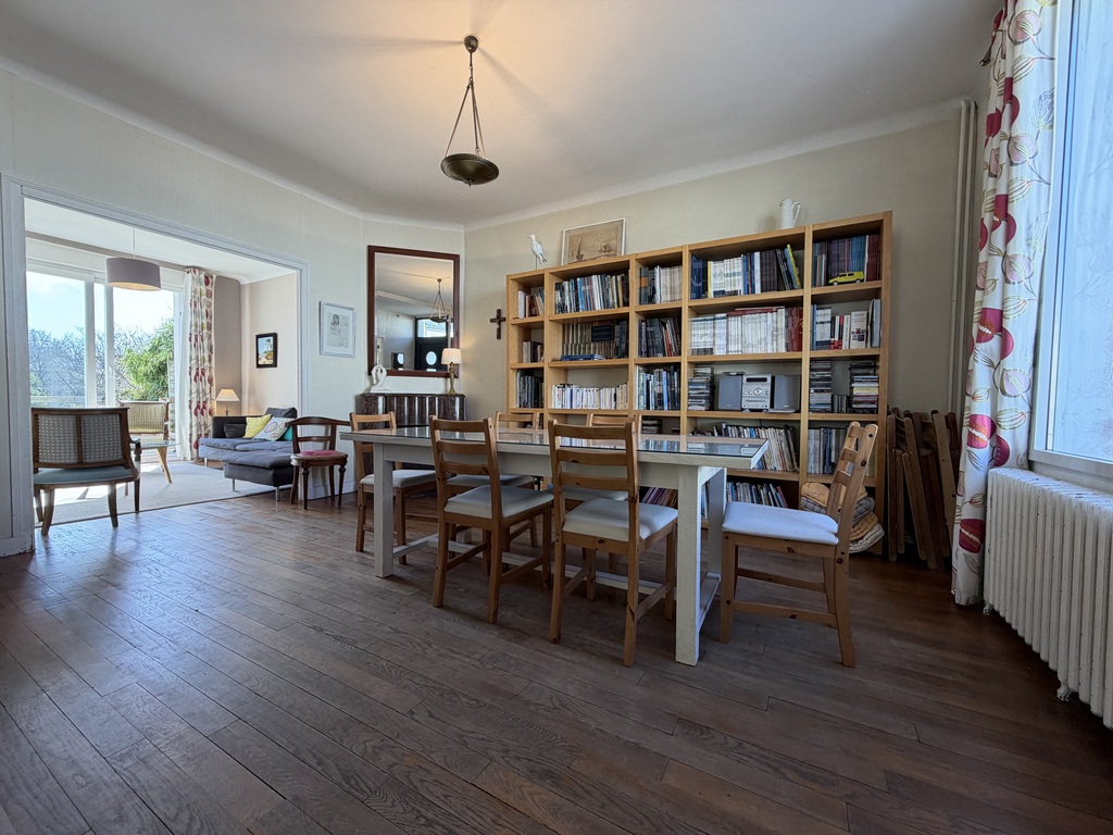 Quimper centre ville – Généreuse Maison des Années 1950 à l’étendue Géométrique avec Jardin