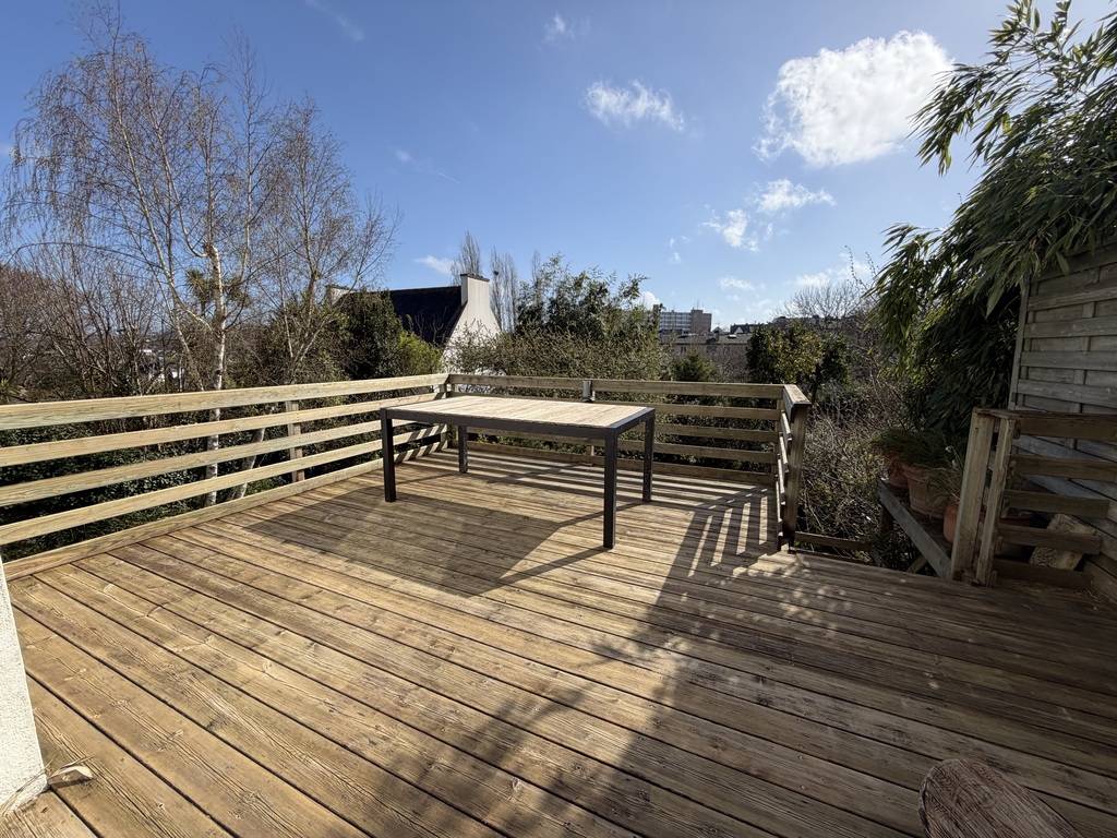 Quimper centre ville – Généreuse Maison des Années 1950 à l’étendue Géométrique avec Jardin