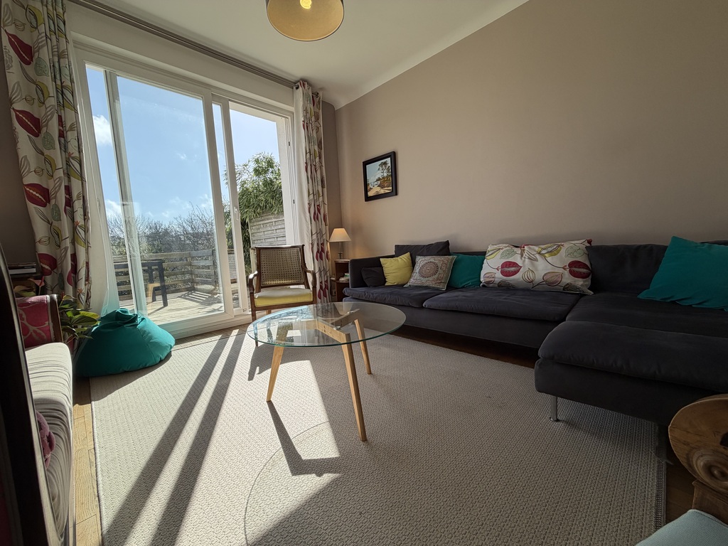 Quimper centre ville – Généreuse Maison des Années 1950 à l’étendue Géométrique avec Jardin