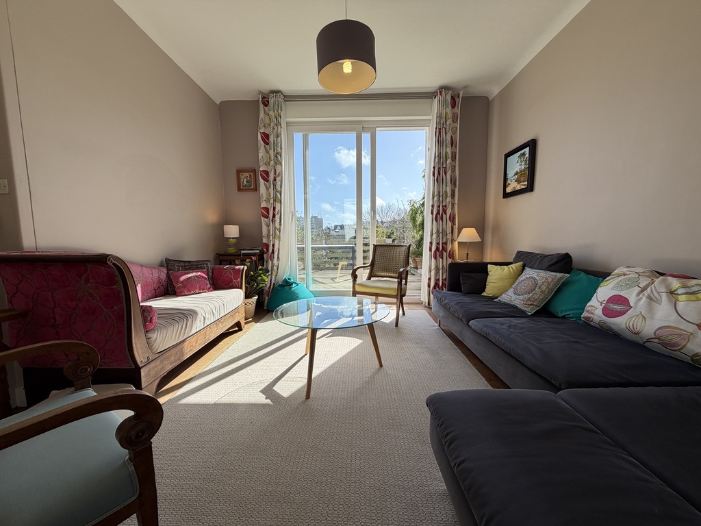 Quimper centre ville – Généreuse Maison des Années 1950 à l’étendue Géométrique avec Jardin