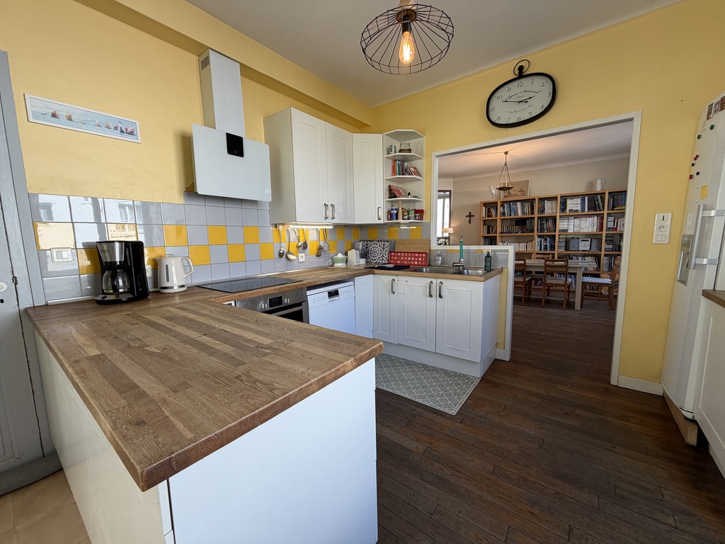 Quimper centre ville – Généreuse Maison des Années 1950 à l’étendue Géométrique avec Jardin