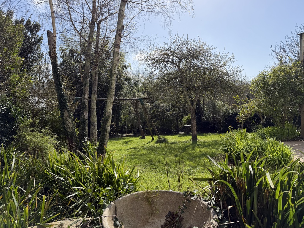 Quimper centre ville – Généreuse Maison des Années 1950 à l’étendue Géométrique avec Jardin