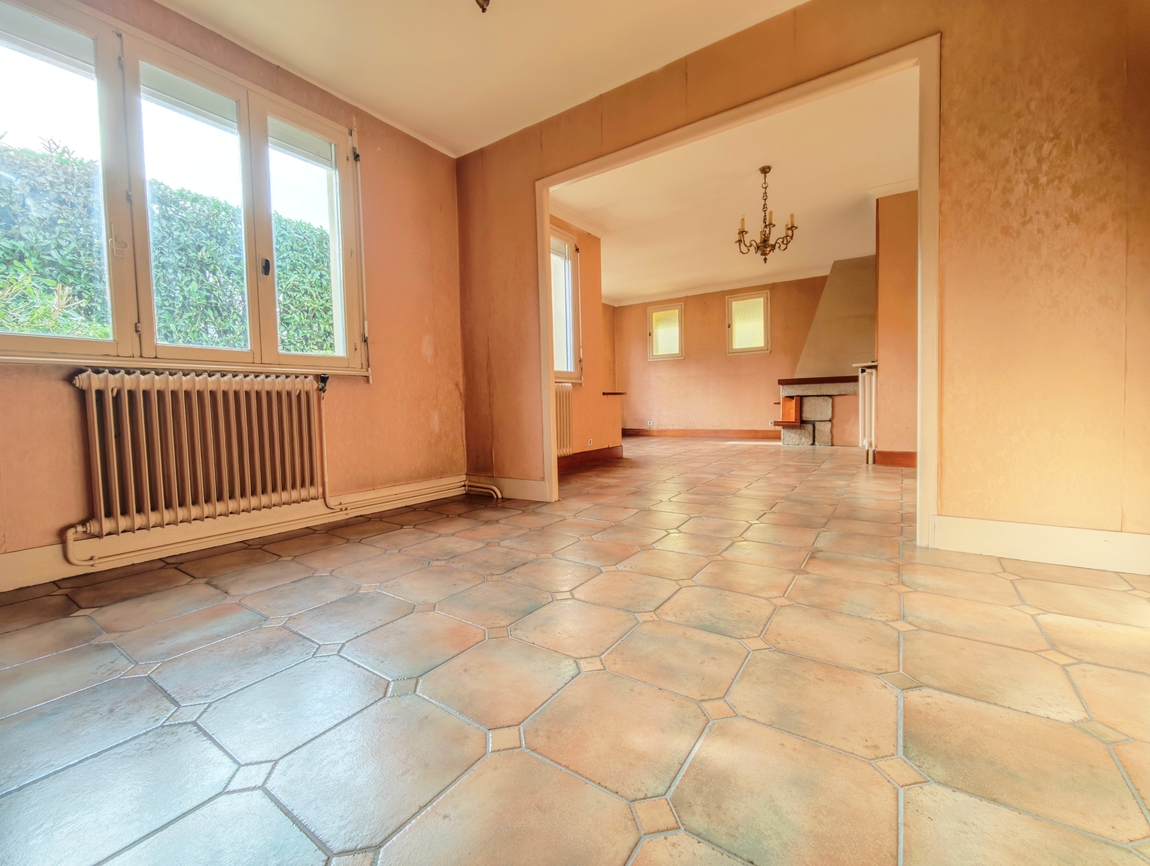 Ergué-gabéric. Maison Traditionnelle 4 Chambres (112 m2) avec Sous-Sol & Terrain Clos.