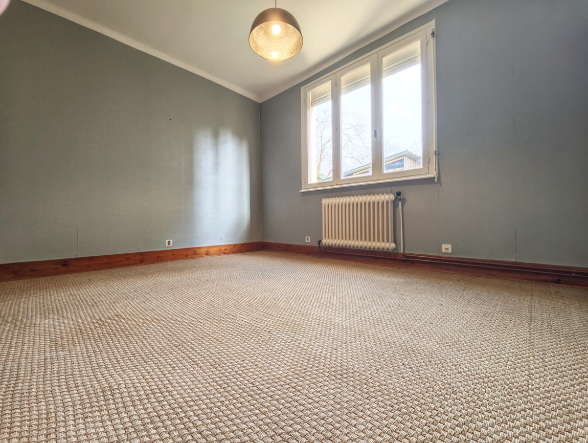 Ergué-gabéric. Maison Traditionnelle 4 Chambres (112 m2) avec Sous-Sol & Terrain Clos.