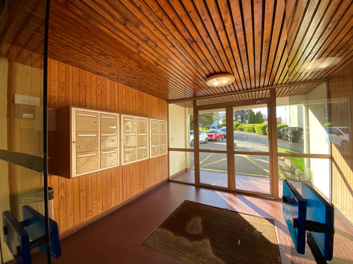 A Louer. Libre immédiatement. LOCATION MEUBLÉE. Appartement Réhabilitée en 3 Chambres pour Colocation !