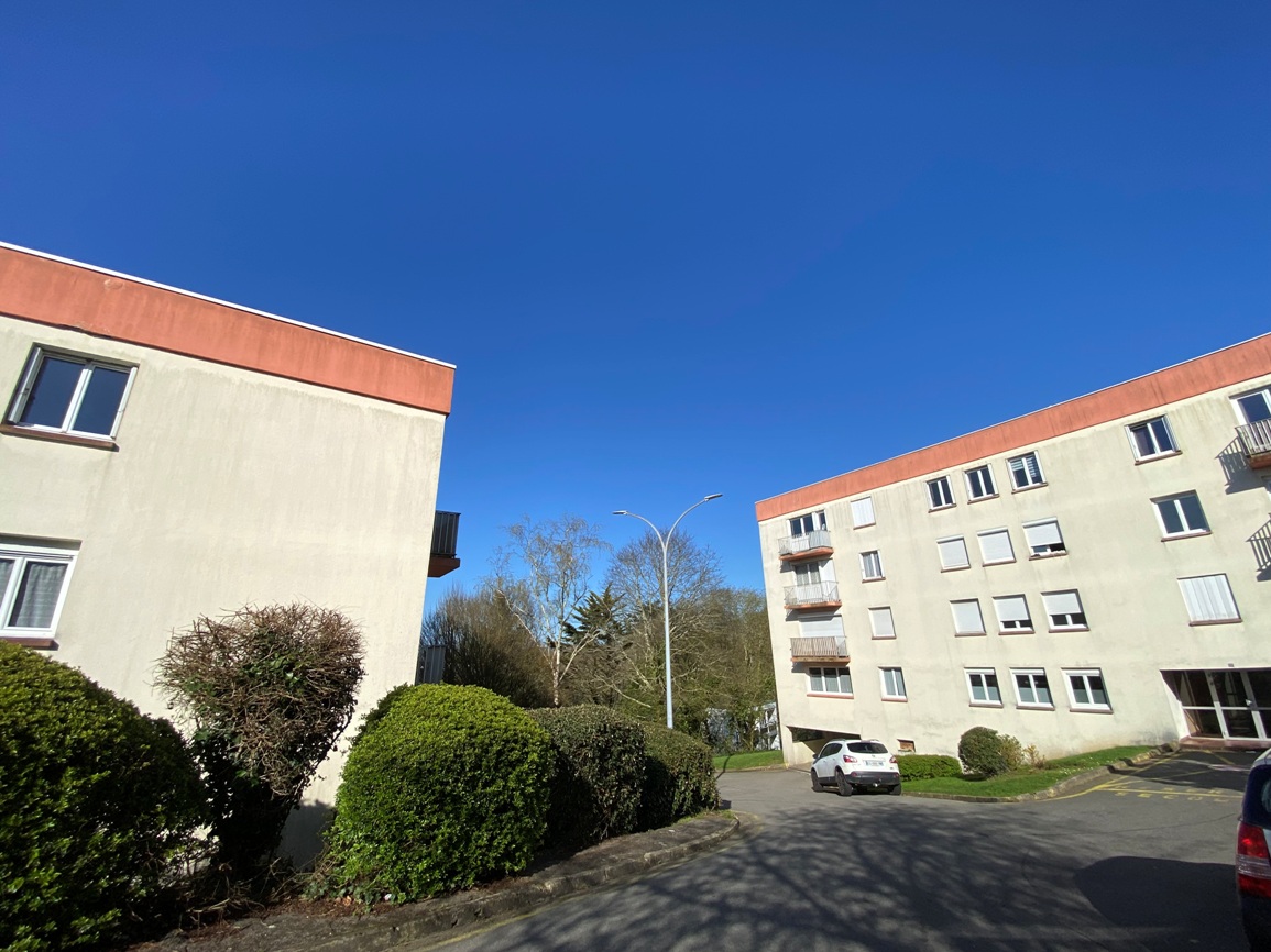 A Louer. Libre immédiatement. LOCATION MEUBLÉE. Appartement Réhabilitée en 3 Chambres pour Colocation !