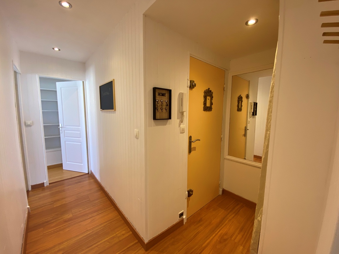 A Louer. Libre immédiatement. LOCATION MEUBLÉE. Appartement Réhabilitée en 3 Chambres pour Colocation !