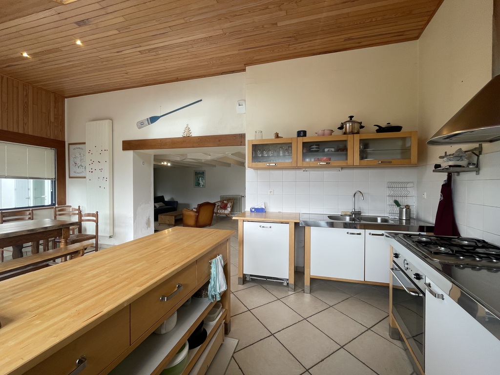 A Louer – Disponible au 01/04/2026 – Plomodiern, Maison 4 Chambres Avec Terrasse et Jardin
