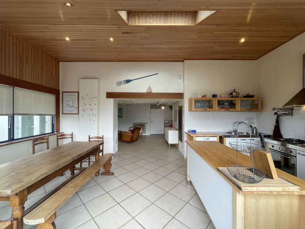 A Louer – Disponible au 01/04/2026 – Plomodiern, Maison 4 Chambres Avec Terrasse et Jardin