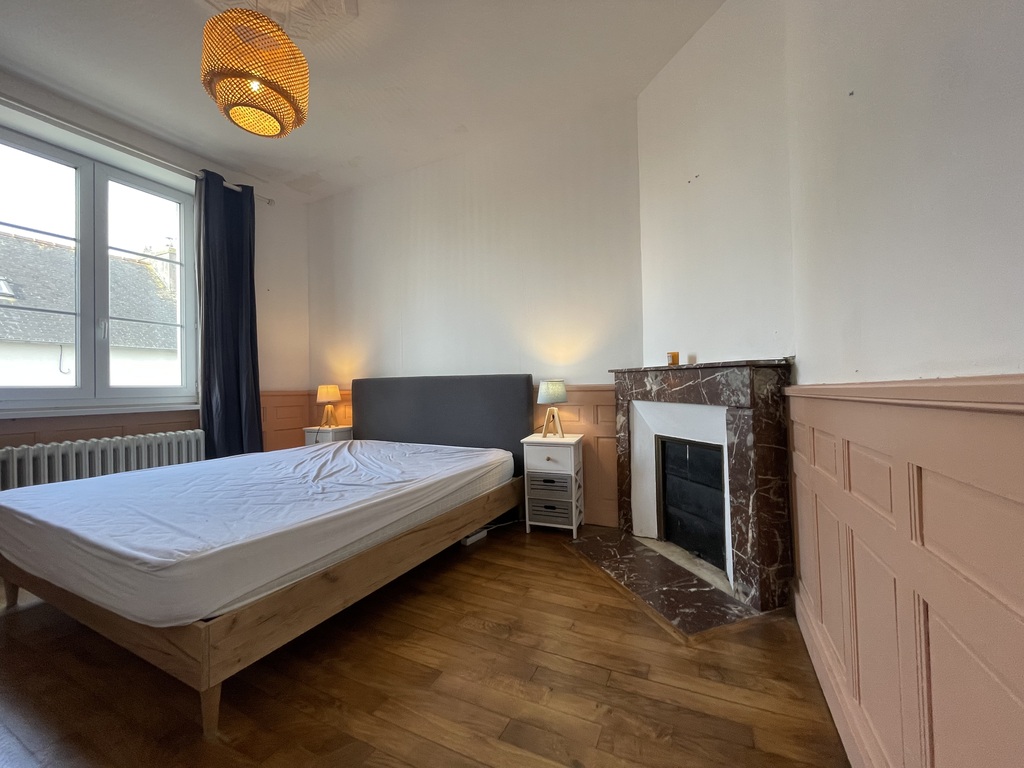 A Louer – Disponible au 01/04/2026 – Plomodiern, Maison 4 Chambres Avec Terrasse et Jardin