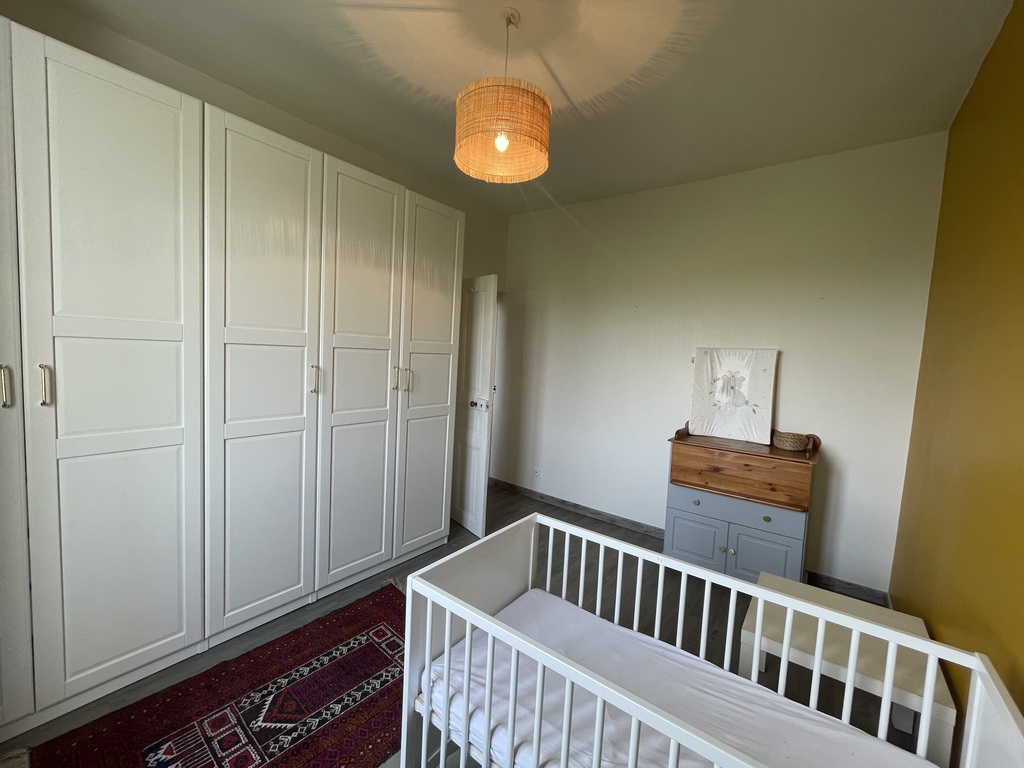 A Louer – Disponible au 01/04/2026 – Plomodiern, Maison 4 Chambres Avec Terrasse et Jardin