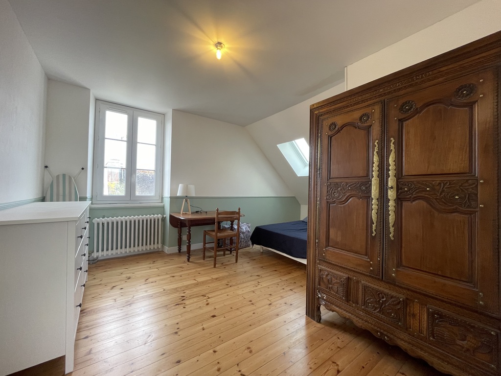 A Louer – Disponible au 01/04/2026 – Plomodiern, Maison 4 Chambres Avec Terrasse et Jardin