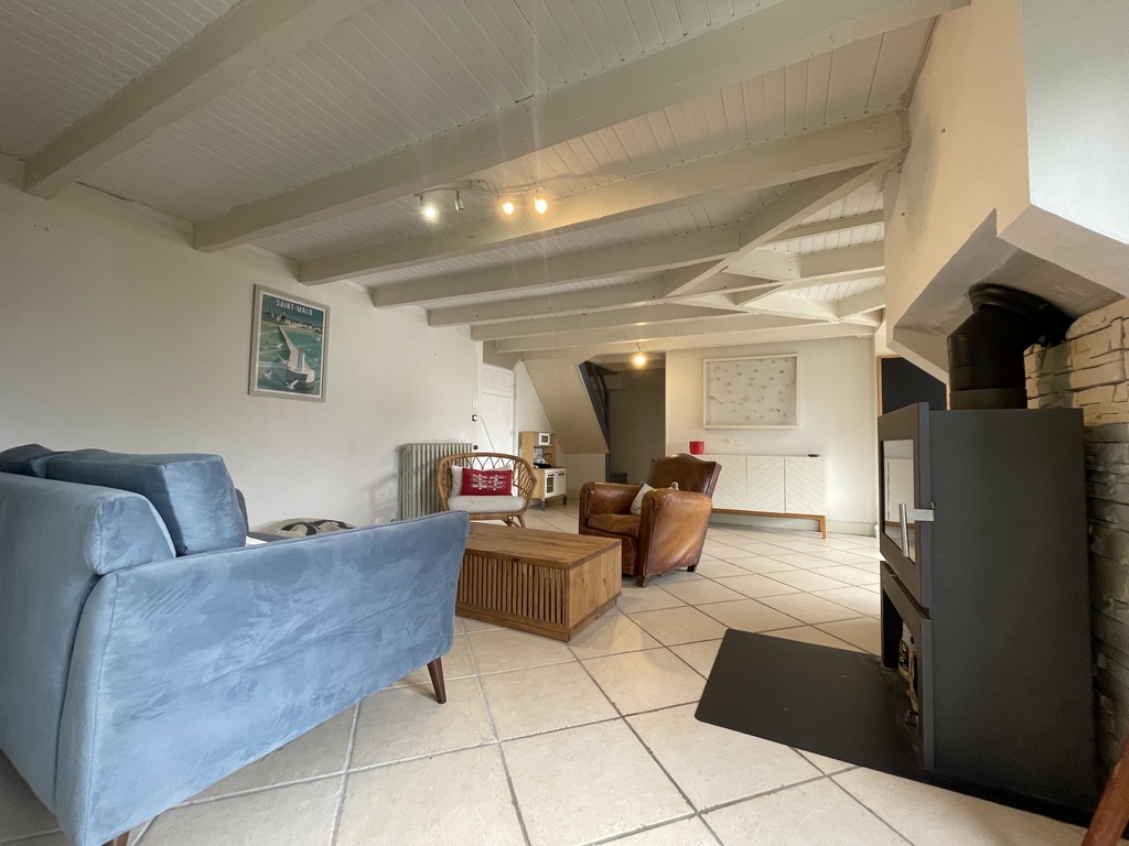 A Louer – Disponible au 01/04/2026 – Plomodiern, Maison 4 Chambres Avec Terrasse et Jardin